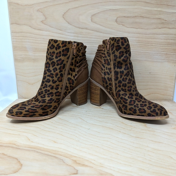 Very Volatile Los Angeles Leopard Animal Print Booties with Lace Up Detail Sz 8 - Picture 4 of 6